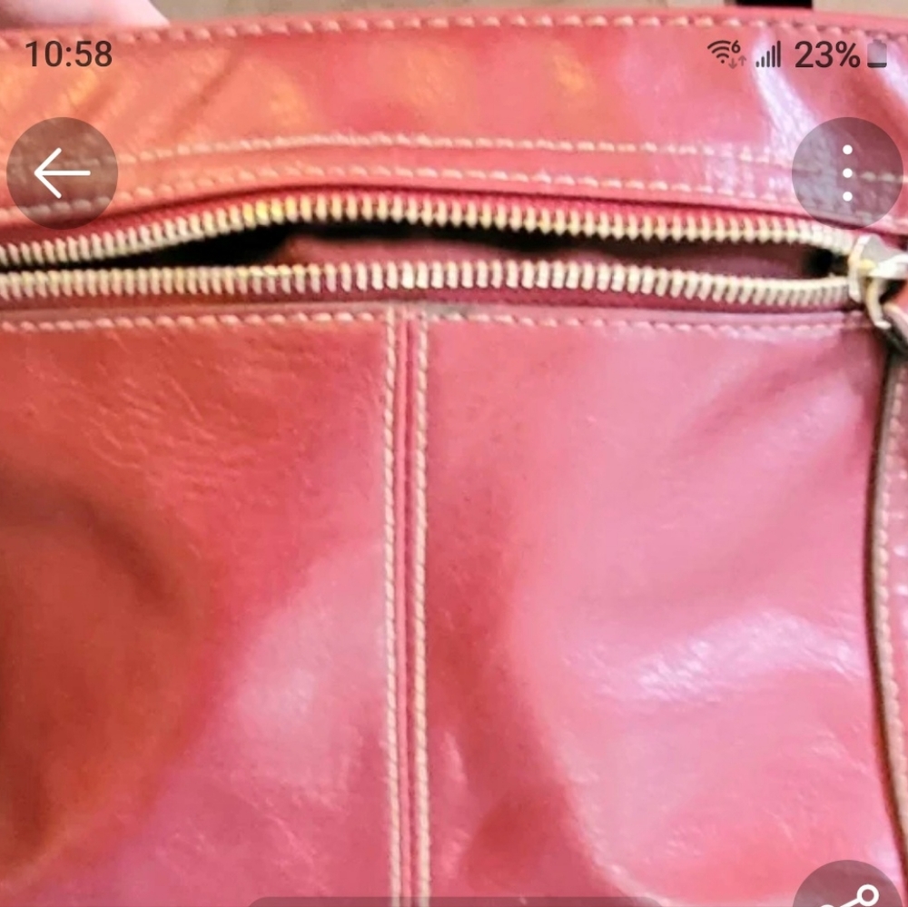 Womans red leather hand purse. - Picture 2 of 7